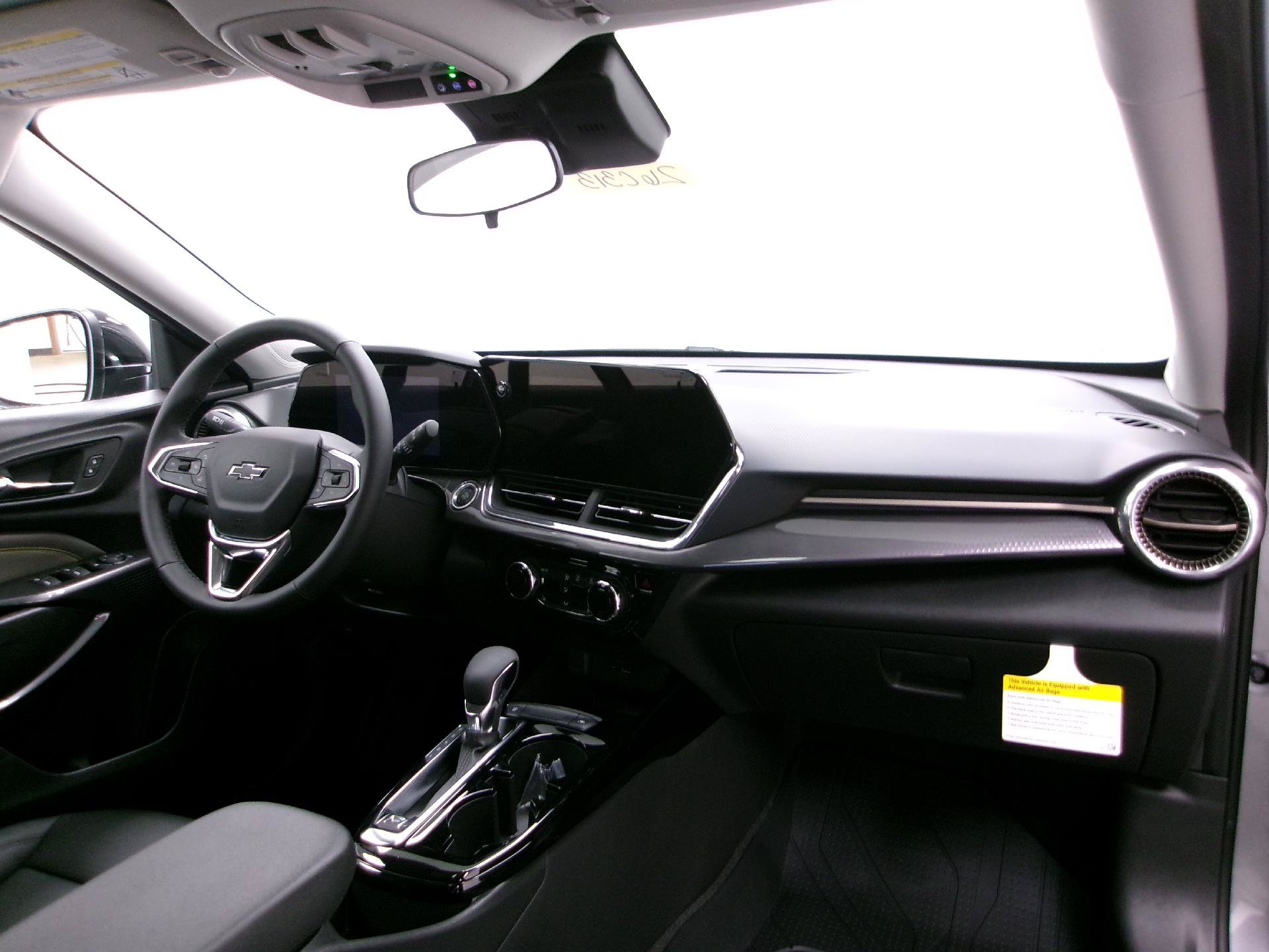 New 2026 Chevrolet Trax ACTIV w/ Sunroof Package FWD image 3