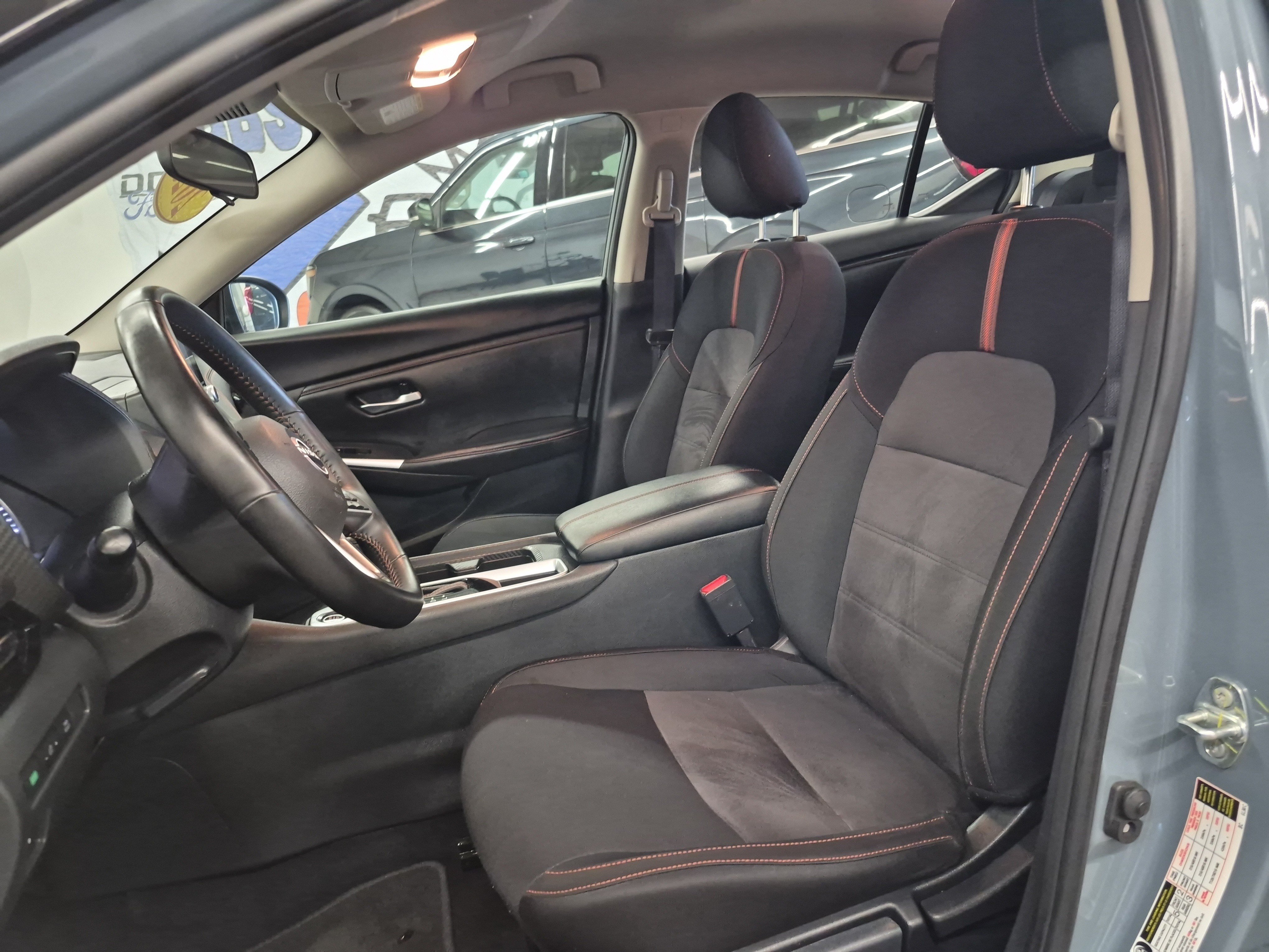 Used 2025 Nissan Sentra SR FWD image 17