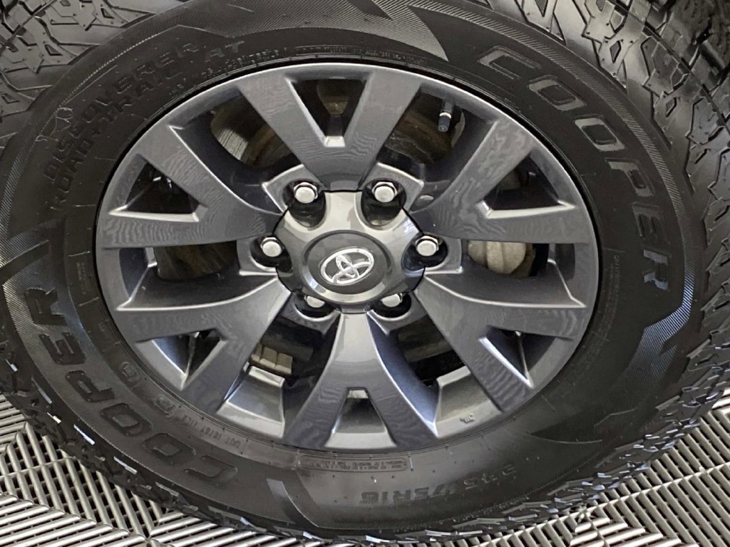 Used 2022 Toyota Tacoma SR5 AWD/4WD image 26