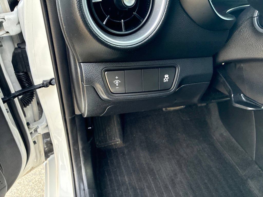 Used 2022 Kia Forte LXS FWD image 22