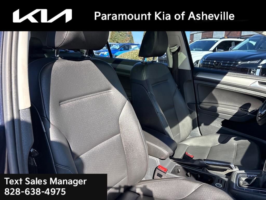 Used 2017 Volkswagen Golf S FWD image 20