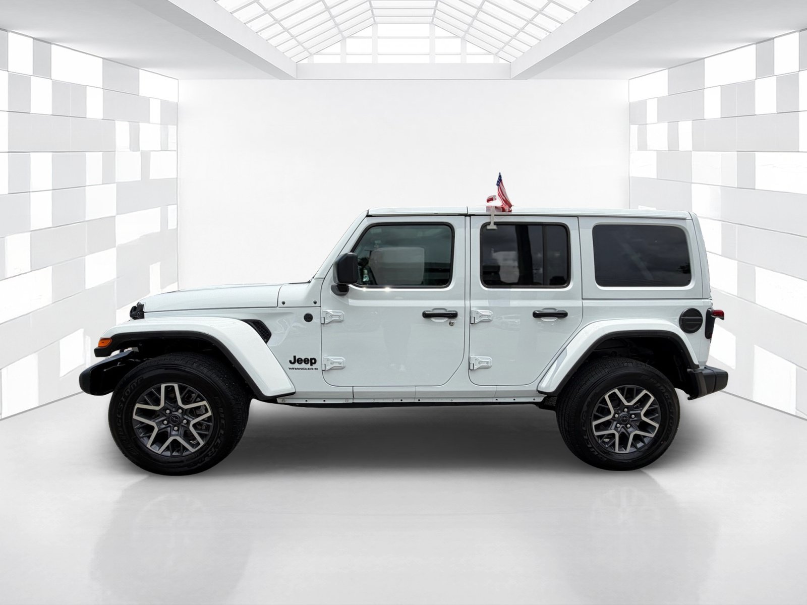 Used 2025 Jeep Wrangler Unlimited Sahara AWD/4WD image 4