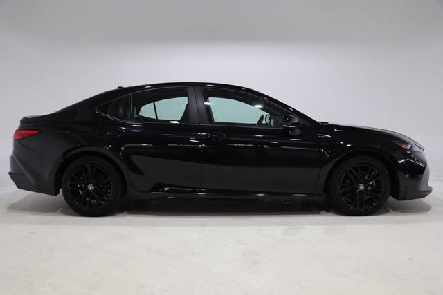 Used 2025 Toyota Camry SE FWD image 9