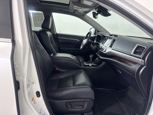 Used 2018 Toyota Highlander Limited Platinum image 16