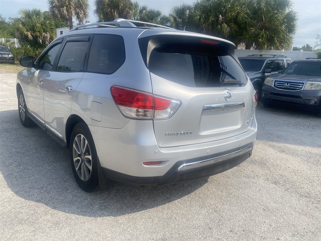 Used 2013 Nissan Pathfinder SL FWD image 5