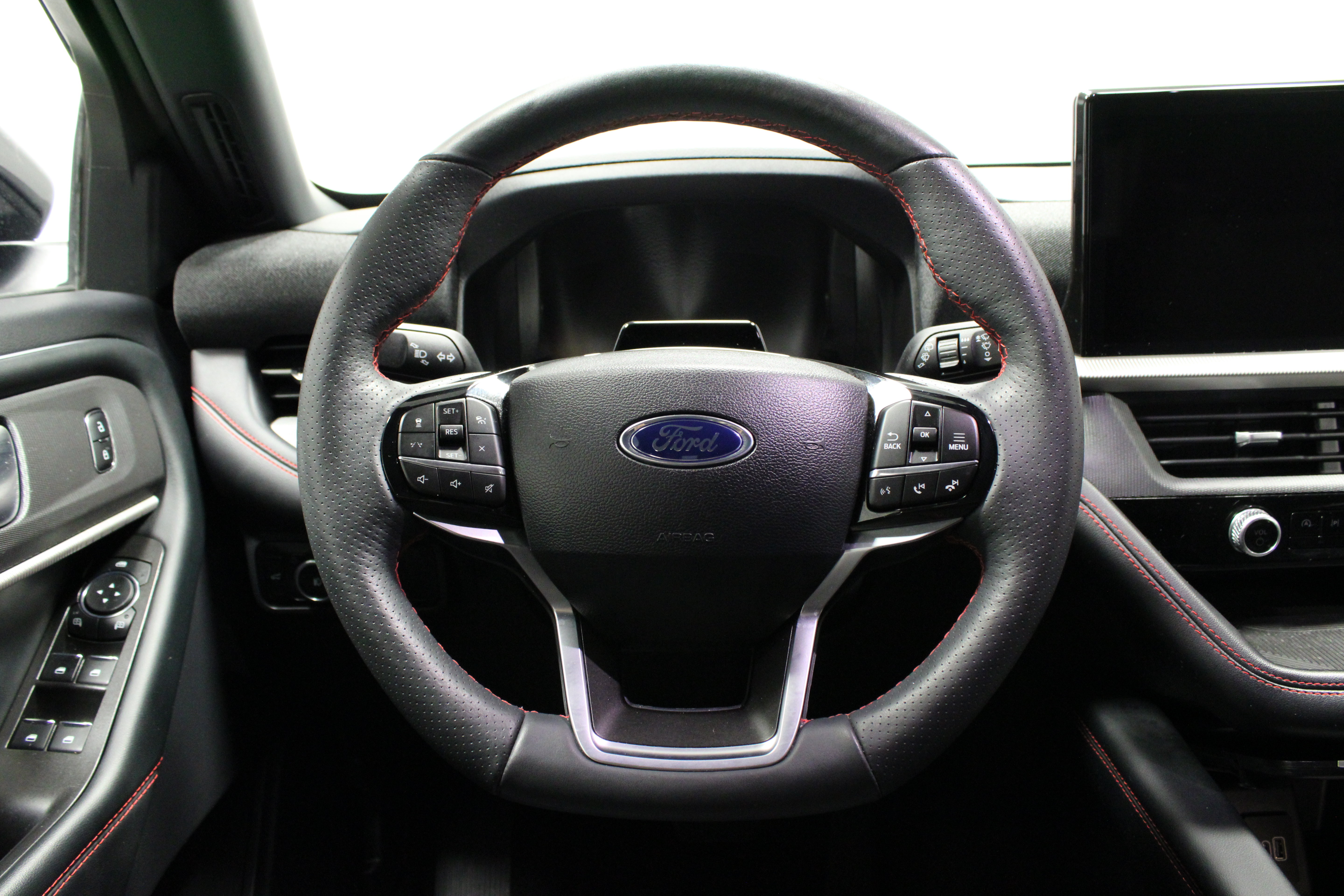 Used 2025 Ford Explorer ST-Line AWD/4WD image 24