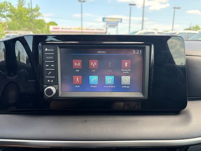 Used 2025 Nissan Kicks S image 20