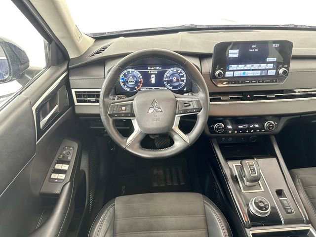 Used 2022 Mitsubishi Outlander SE image 3