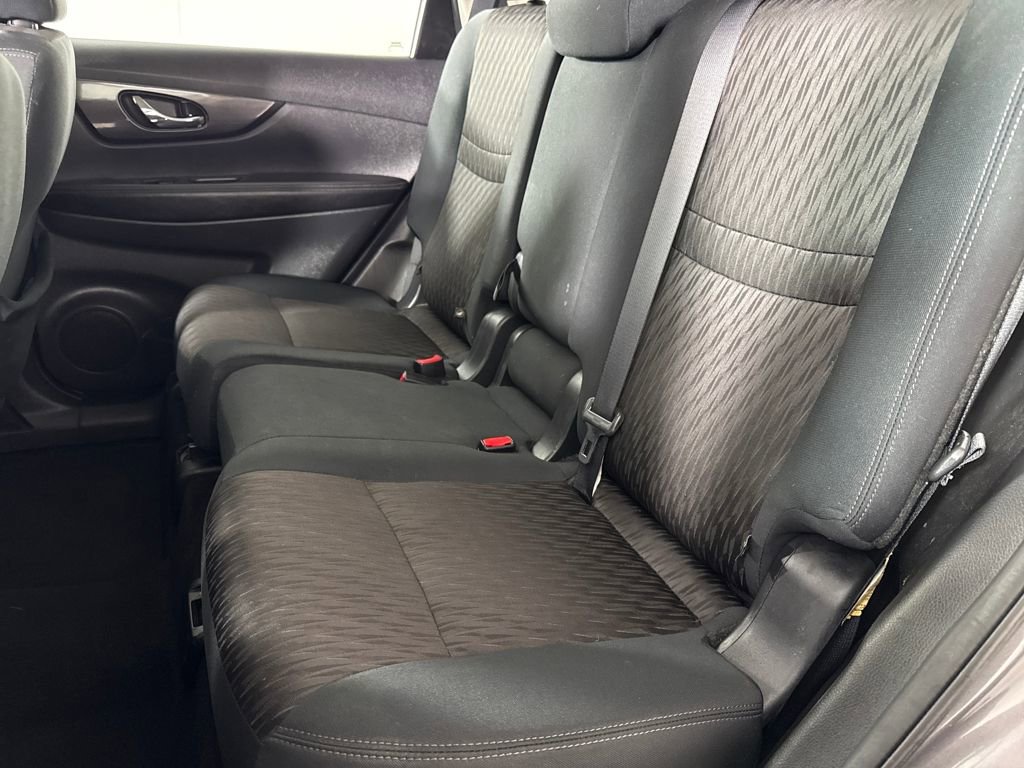 Used 2018 Nissan Rogue S image 12