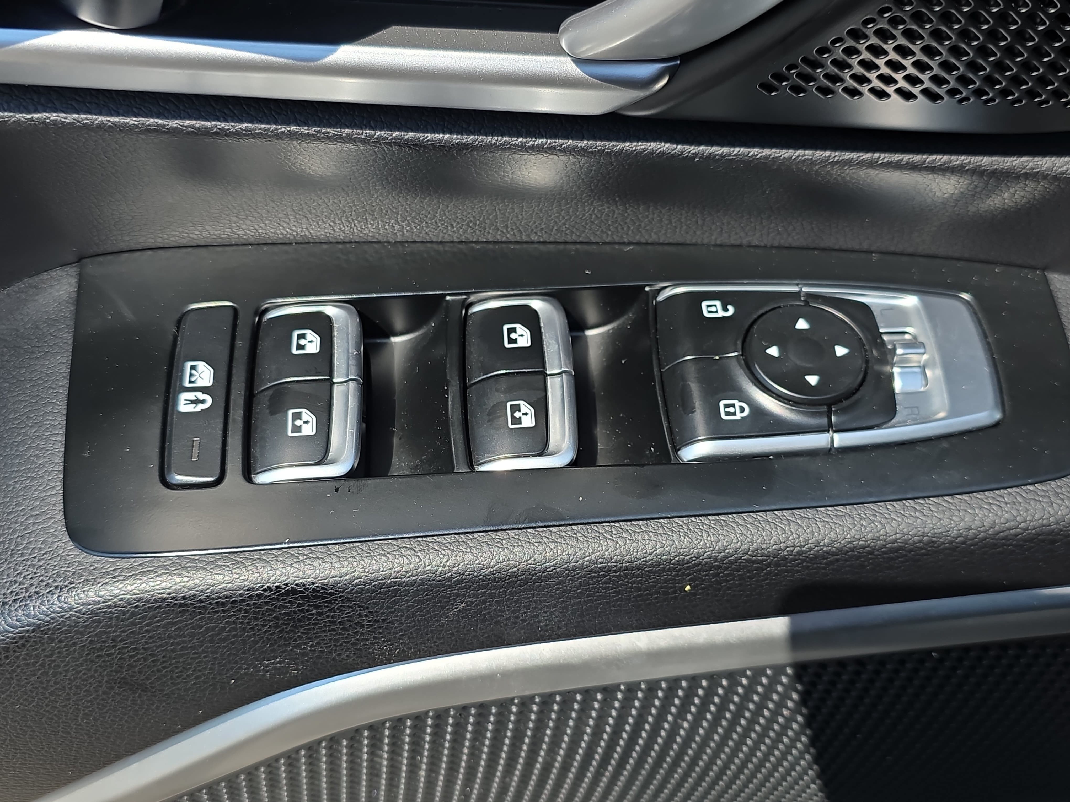 Used 2022 Kia Telluride S AWD/4WD image 25