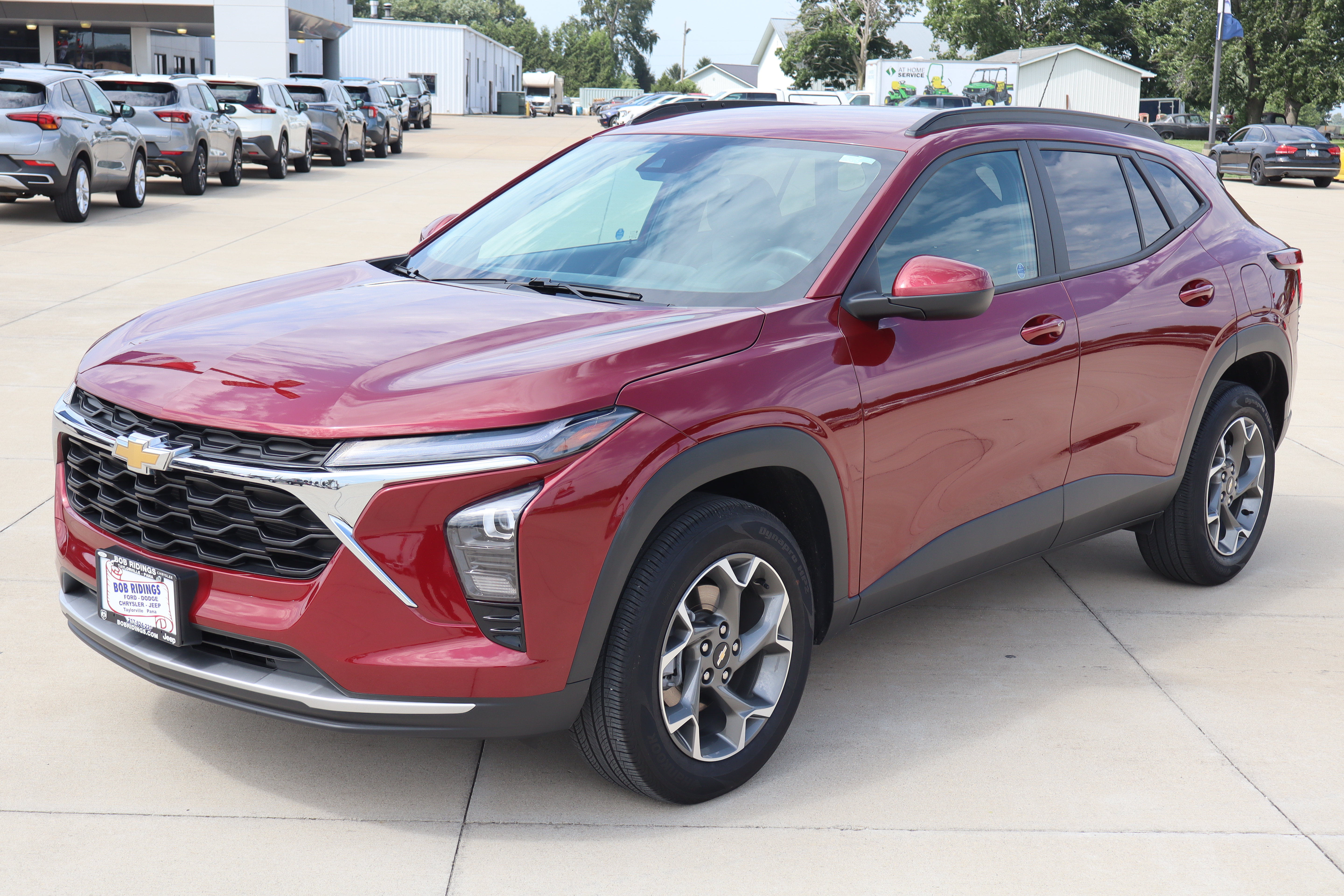 Used 2024 Chevrolet Trax LT w/ Driver Confidence Package FWD image 2
