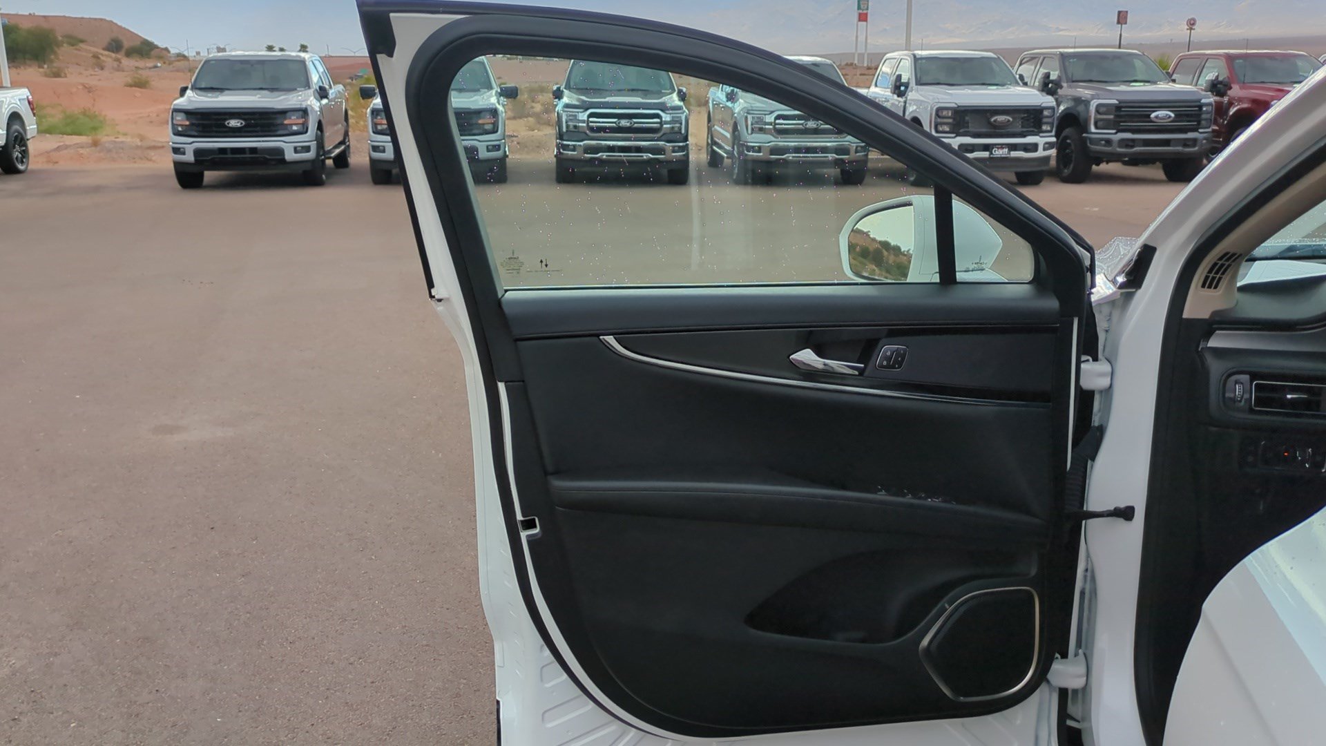 Used 2023 Lincoln Nautilus FWD w/ Premium Package image 12