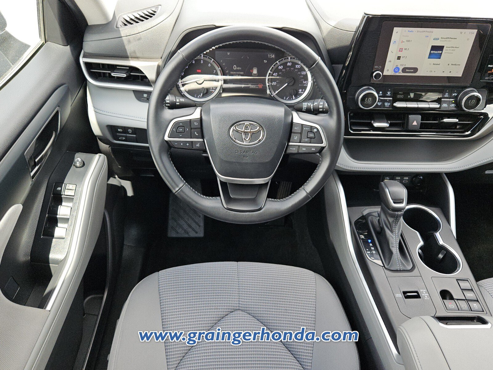 Used 2024 Toyota Highlander LE FWD image 12