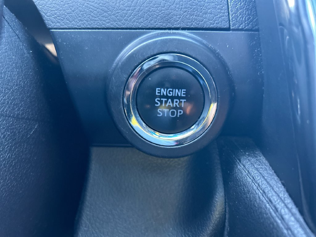 Used 2014 Toyota Camry SE w/ Moonroof Package FWD image 18