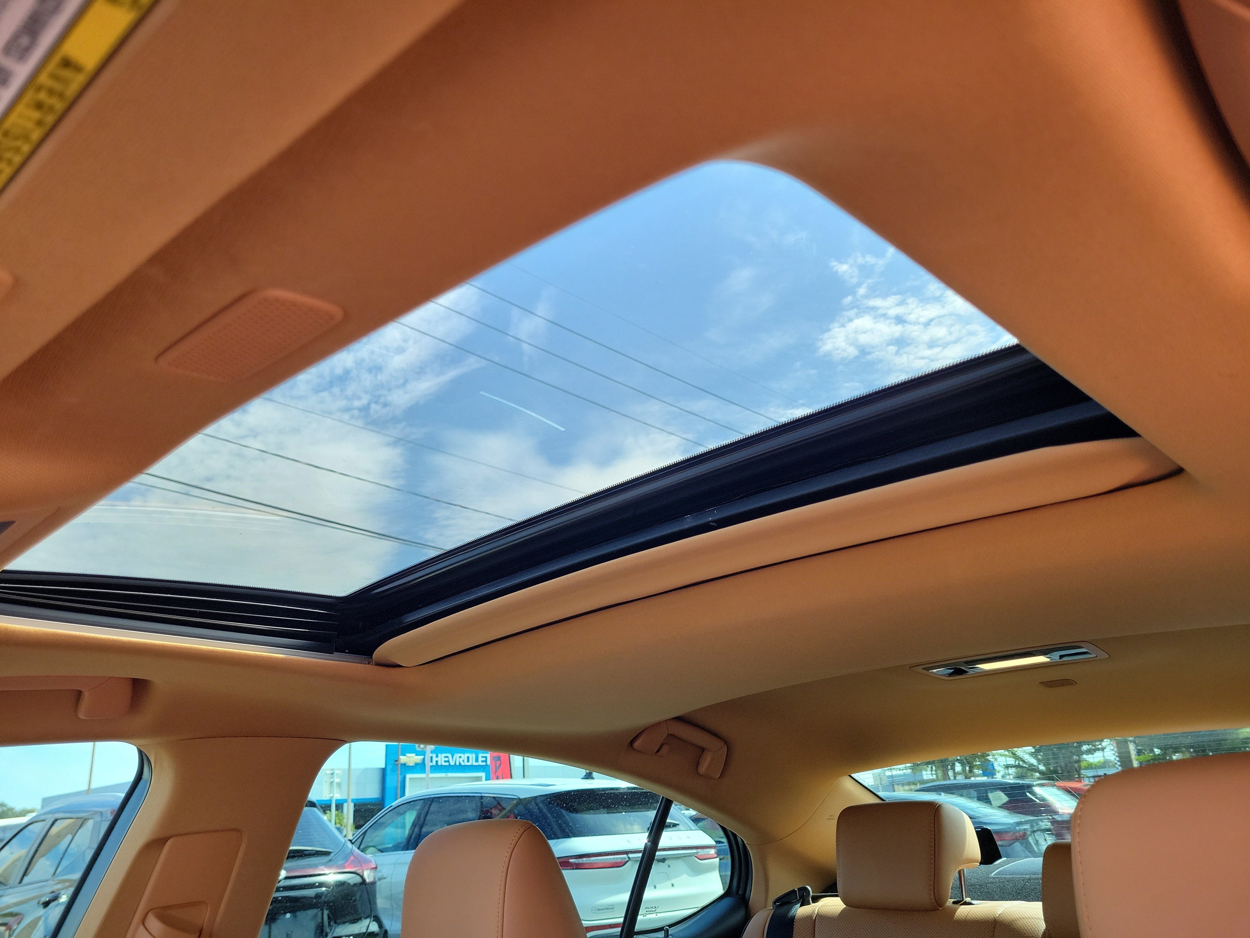 Used 2024 Lexus ES 300h w/ Premium Package FWD image 27