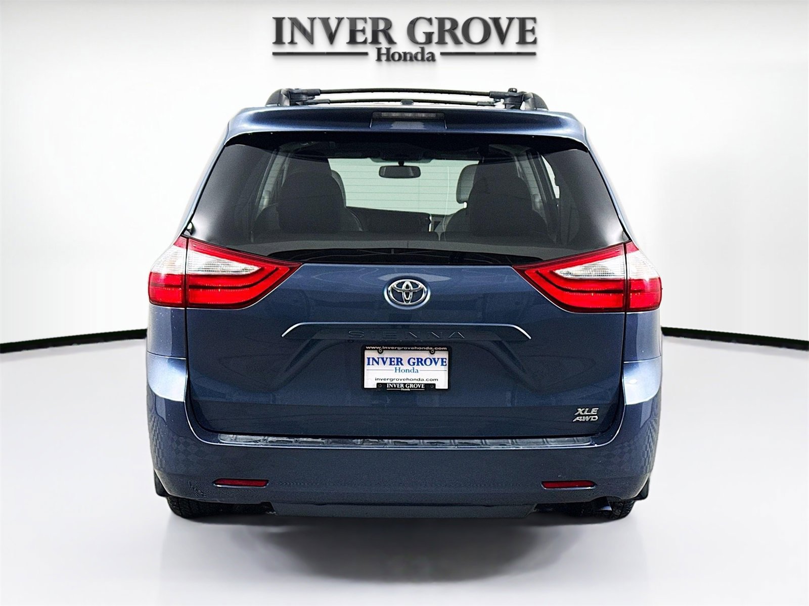 Used 2017 Toyota Sienna XLE image 6