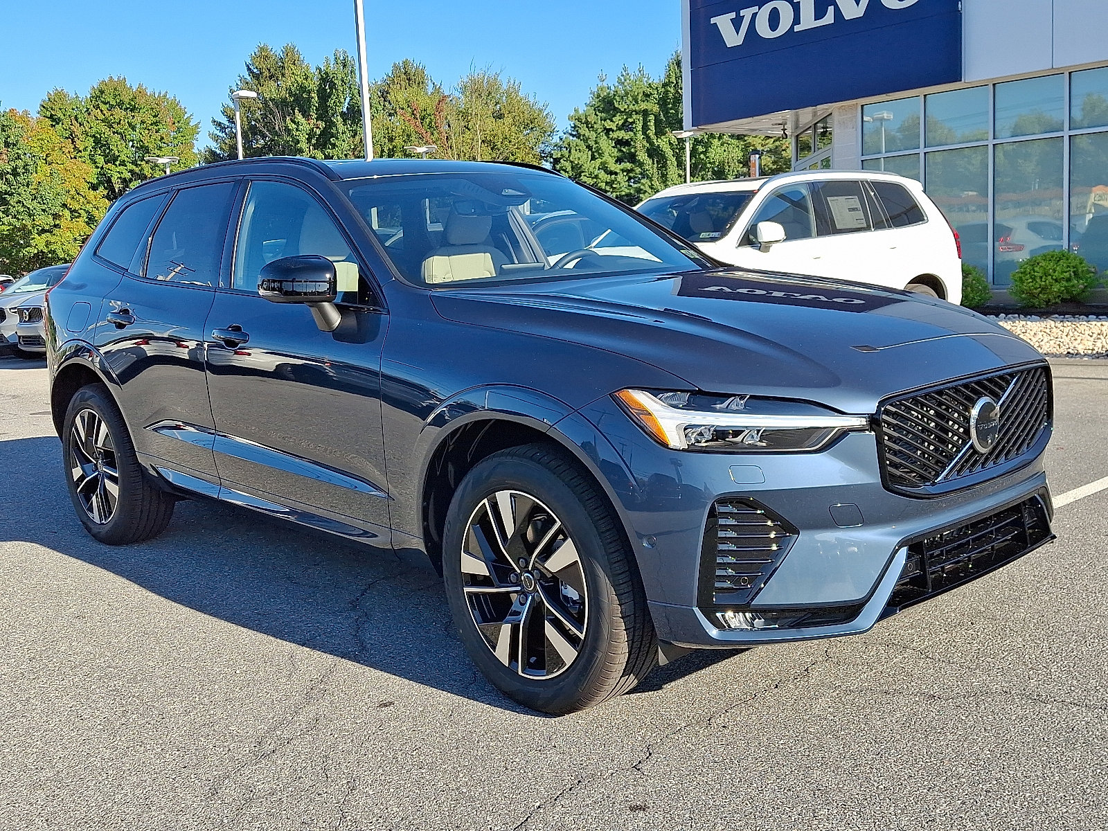 New 2026 Volvo XC60 B5 Plus w/ Protection Package Premier video 1