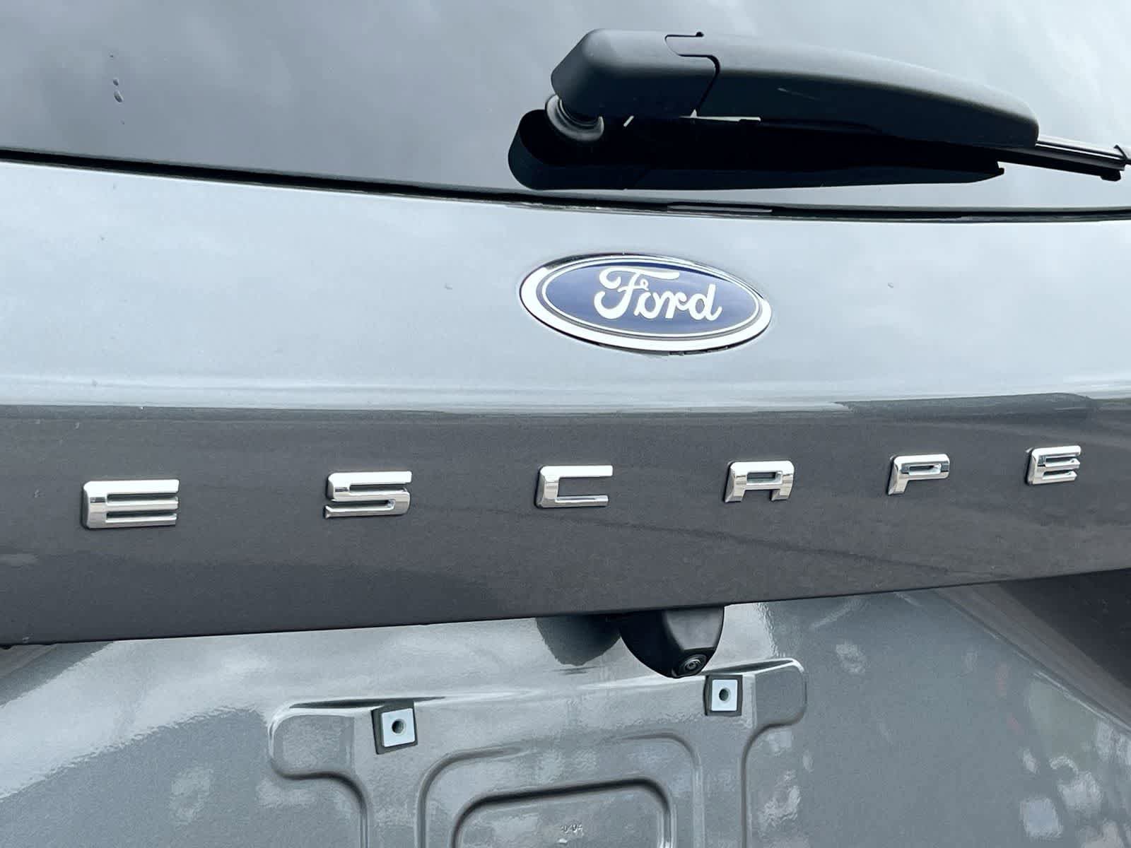 Used 2025 Ford Escape SE w/ Class II Trailer Tow Package FWD image 12