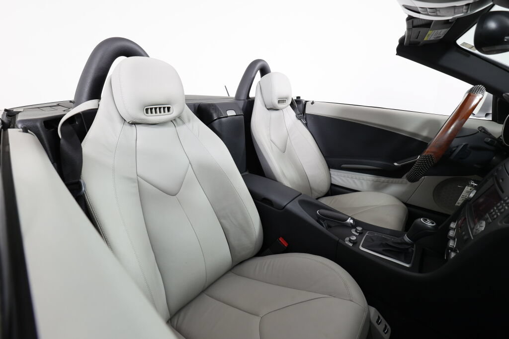 Used 2010 Mercedes-Benz SLK 350 image 17