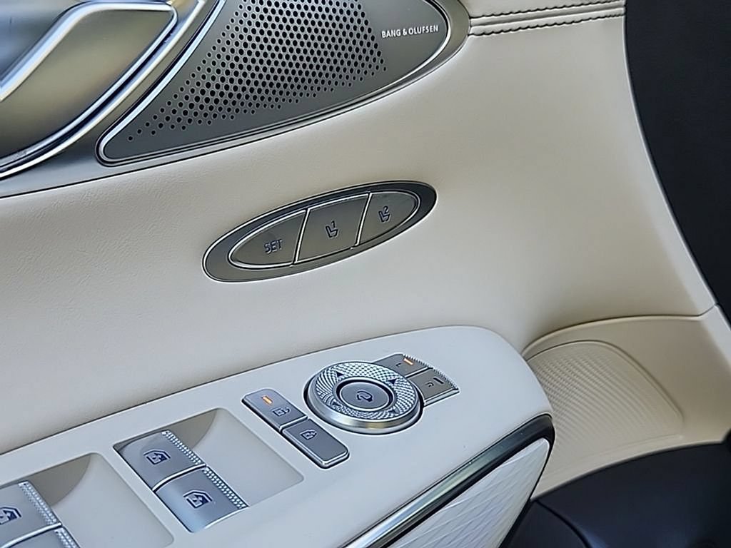 Certified 2026 Genesis GV70 2.5T Advanced AWD/4WD image 8