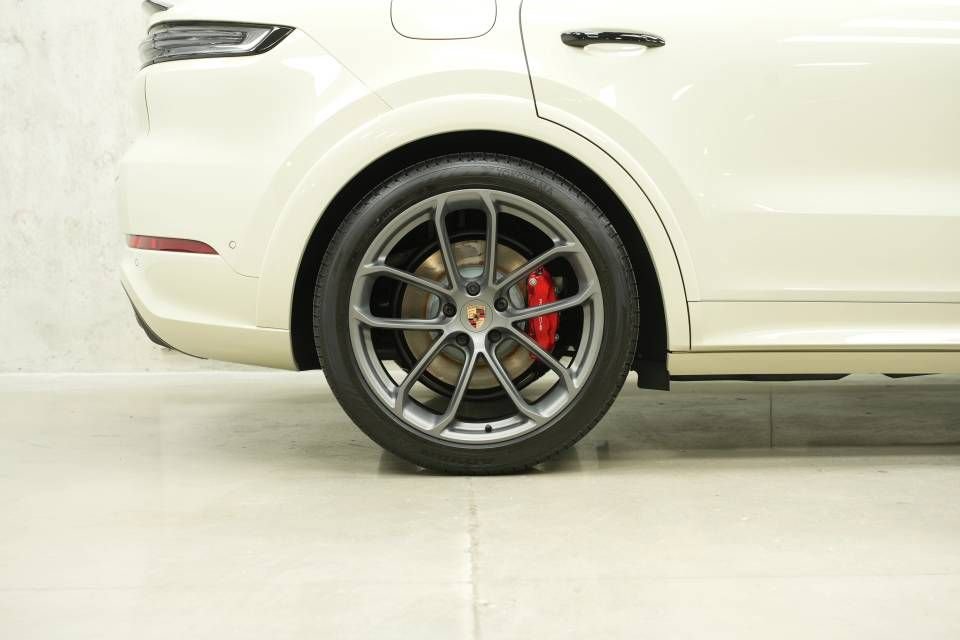 New 2026 Porsche Cayenne GTS image 41