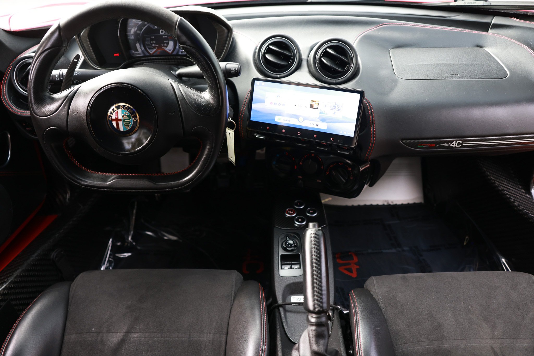 Used 2015 Alfa Romeo 4C Launch Edition w/ Convenience Group RWD image 2