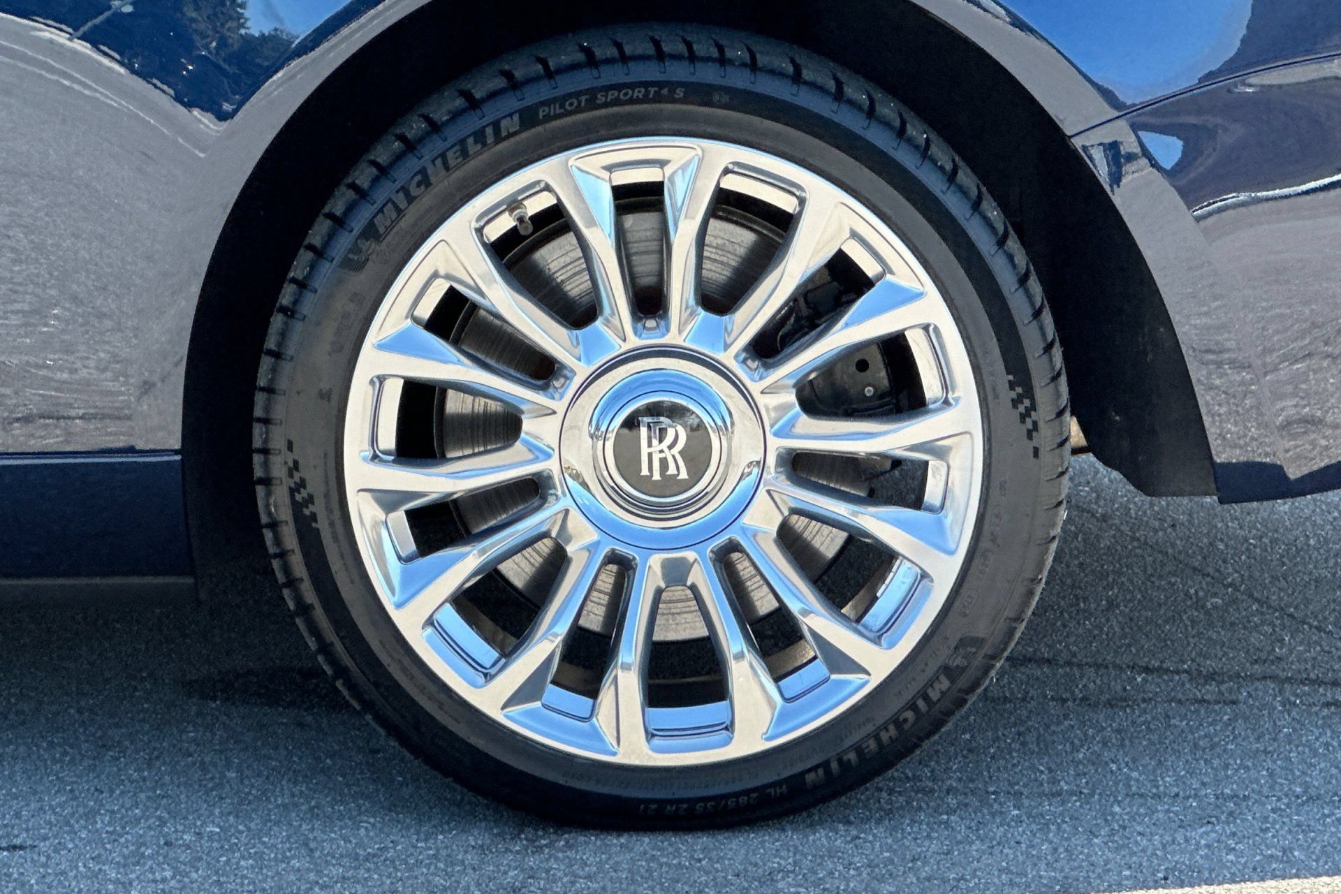 Used 2019 Rolls-Royce Dawn RWD image 44