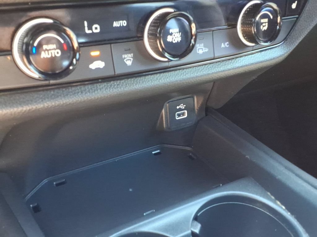 Used 2025 Honda HR-V Sport image 16