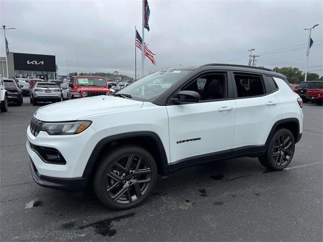 New 2025 Jeep Compass Limited w/ Sun & Sound Group image 3