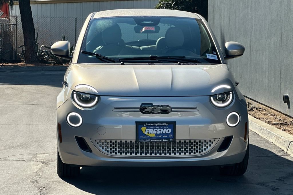 New 2025 FIAT 500 e image 9