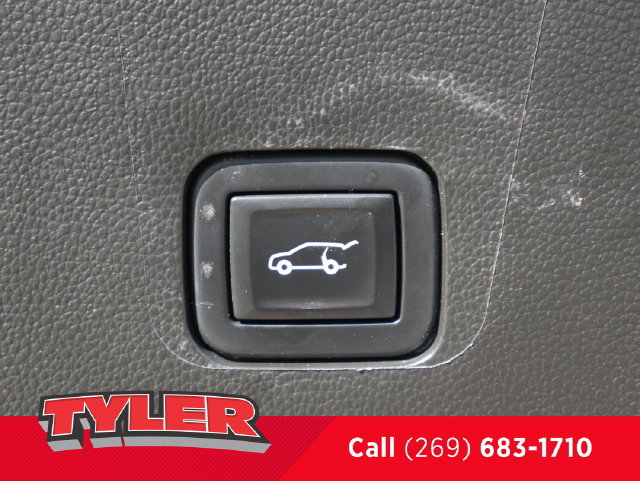 Used 2021 Chevrolet Traverse LT AWD/4WD image 17