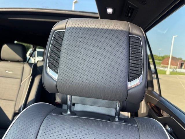 Certified 2024 Cadillac Escalade ESV Premium Luxury w/ Performance Package AWD/4WD image 17