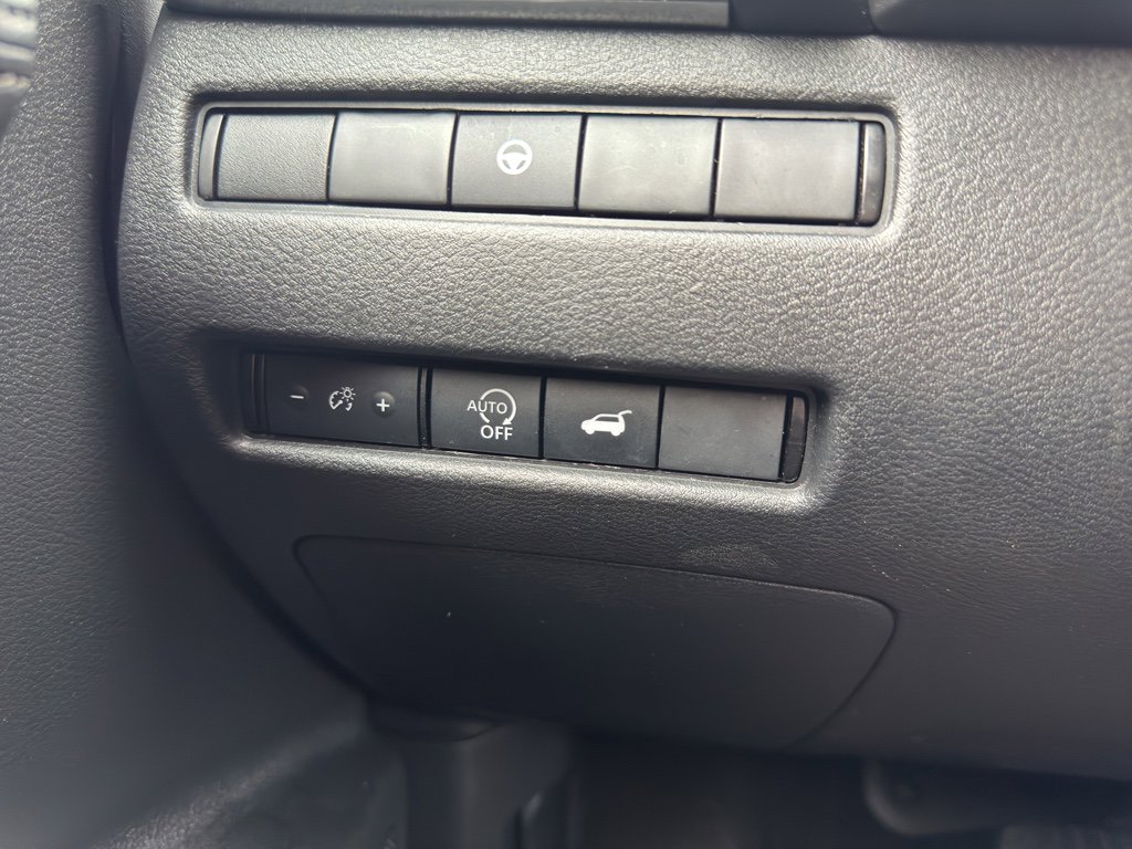 Used 2024 Nissan Rogue SV image 22