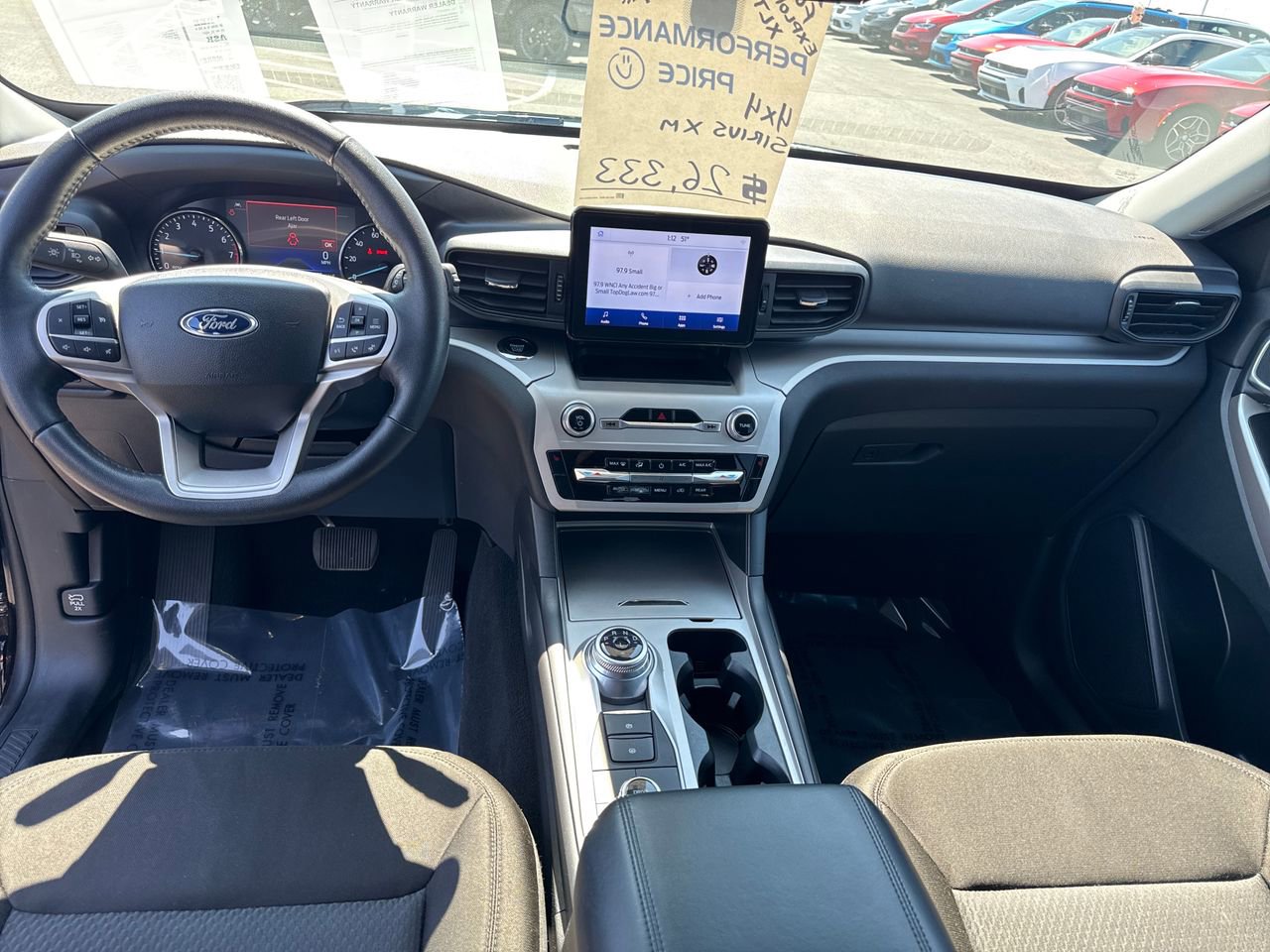 Used 2023 Ford Explorer XLT AWD/4WD image 17