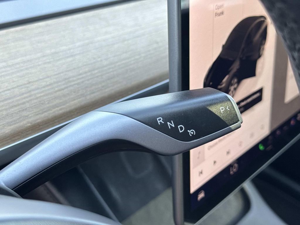 Used 2022 Tesla Model Y Long Range image 14