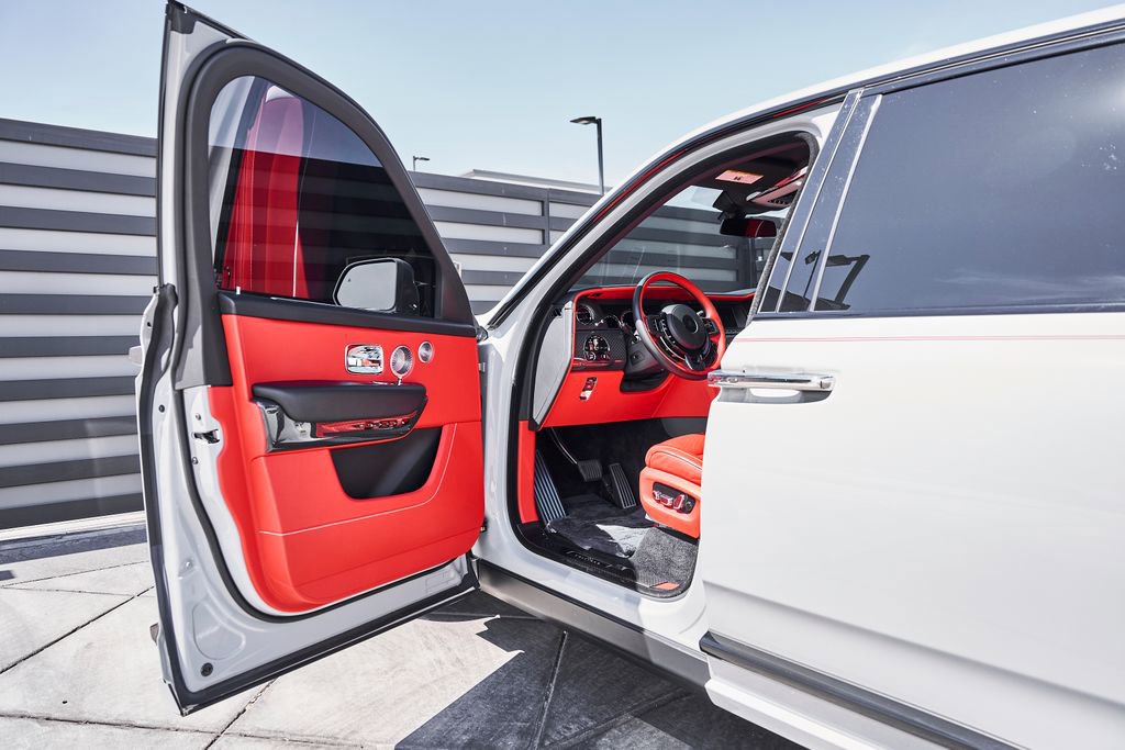 Used 2024 Rolls-Royce Cullinan Black Badge w/ Dark Exterior Package AWD/4WD image 33