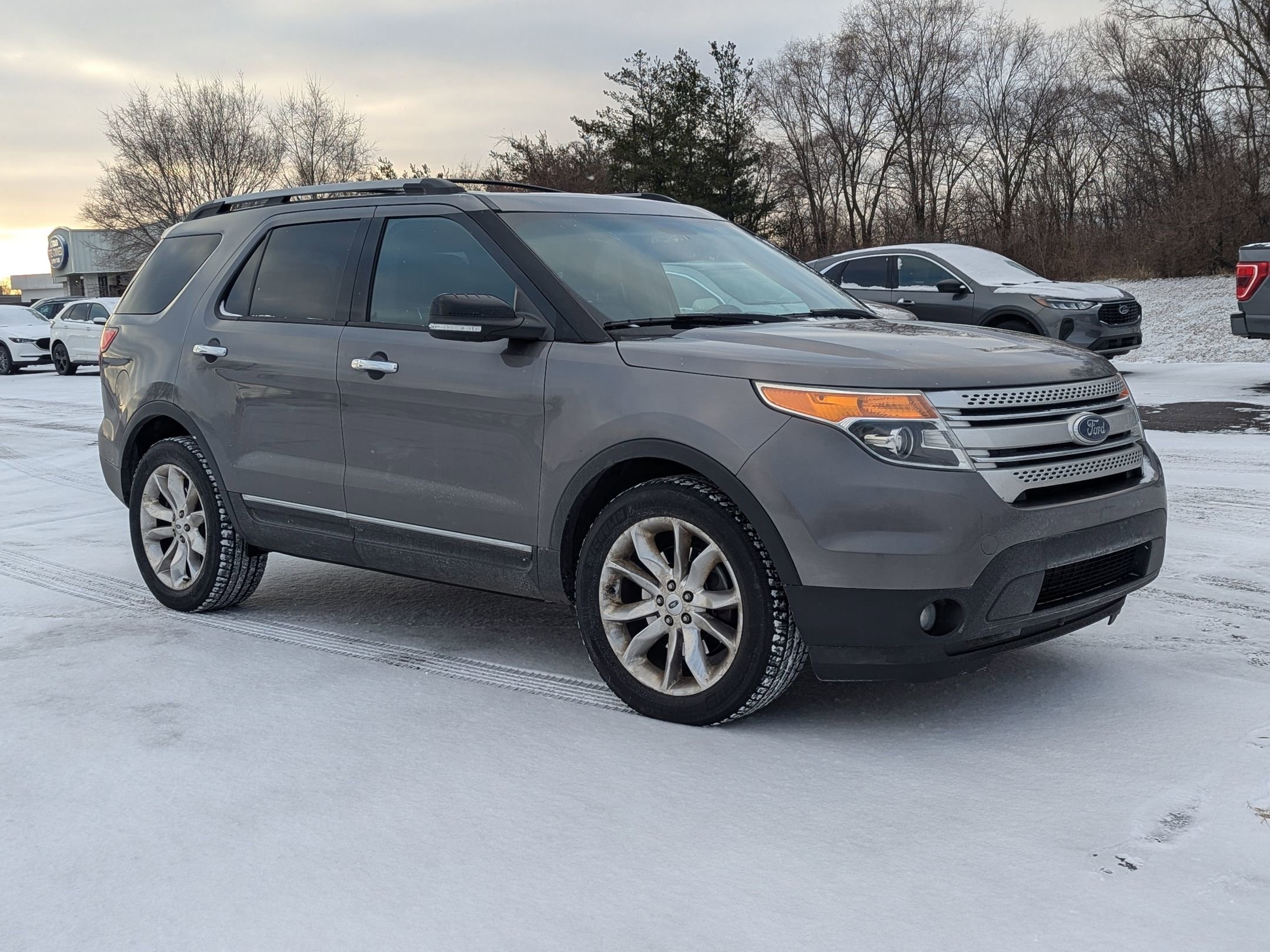 Used 2014 Ford Explorer XLT w/ Equipment Group 202A image 5