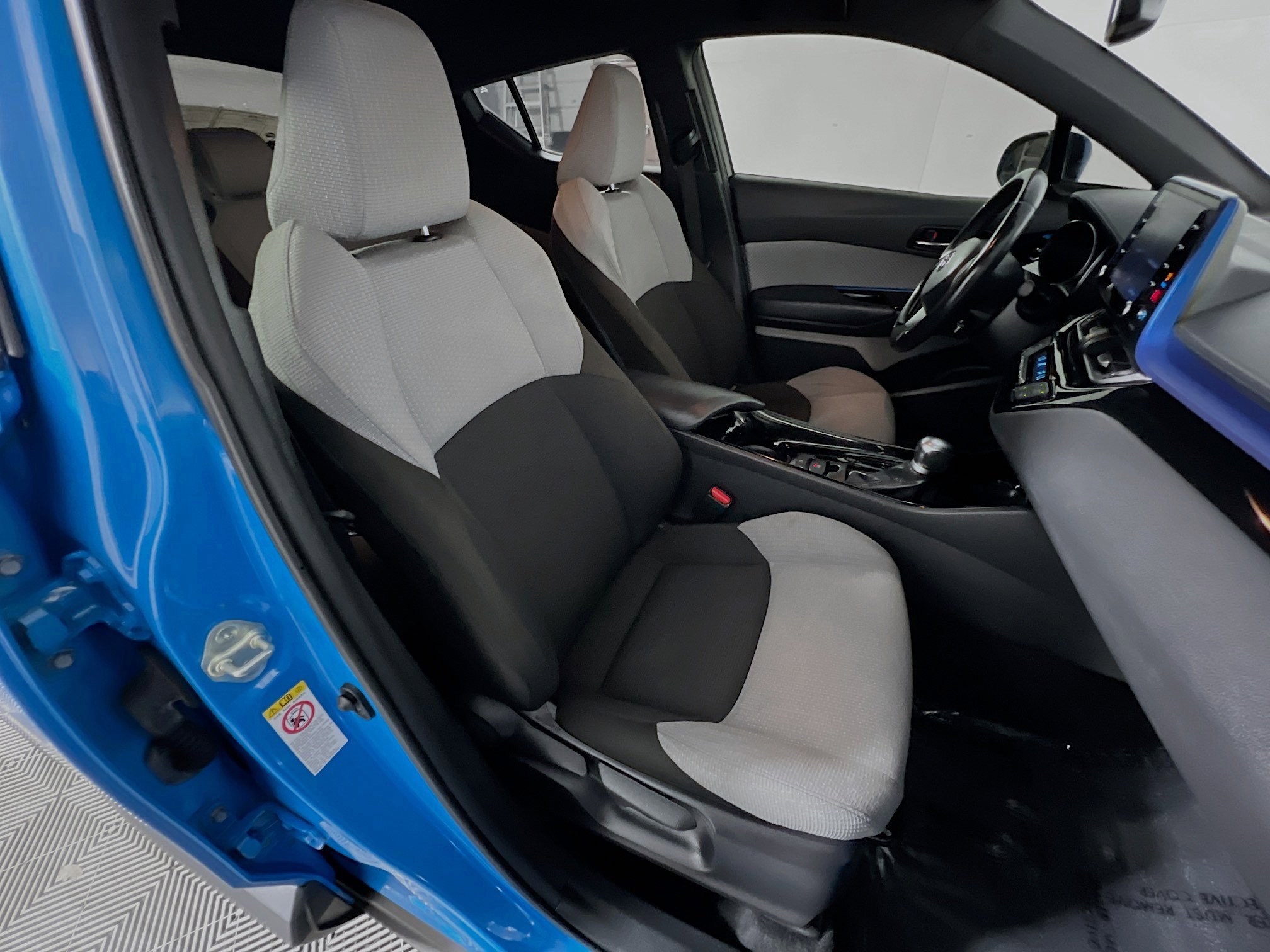 Used 2019 Toyota C-HR XLE FWD image 30
