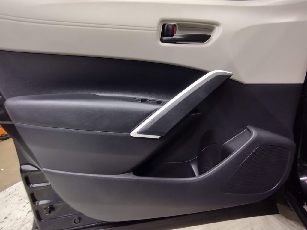 Used 2024 Toyota Corolla Cross L image 17