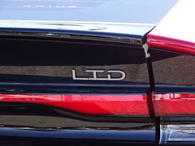 Used 2024 Toyota Prius FWD image 11