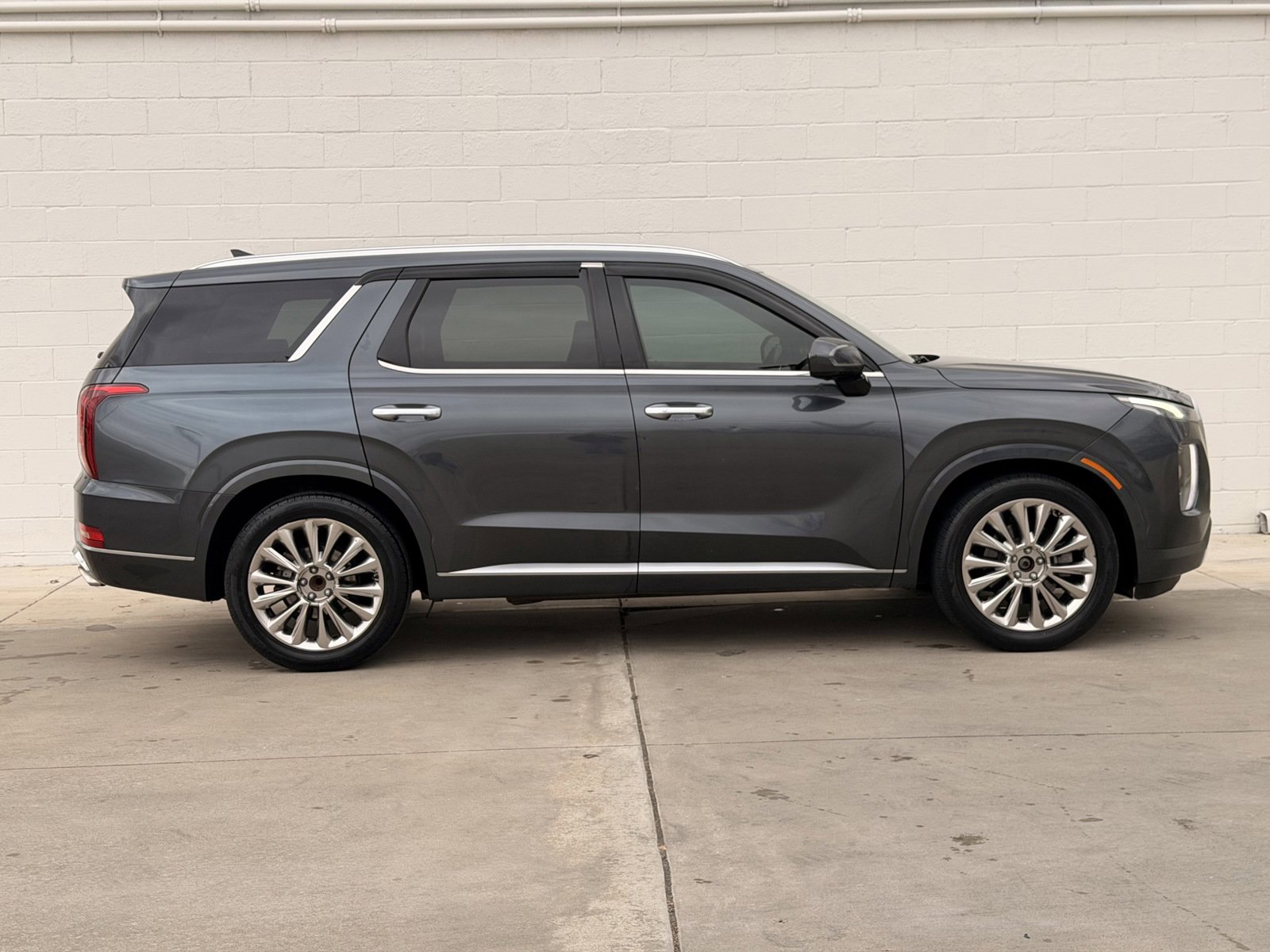 Used 2020 Hyundai Palisade Limited image 4