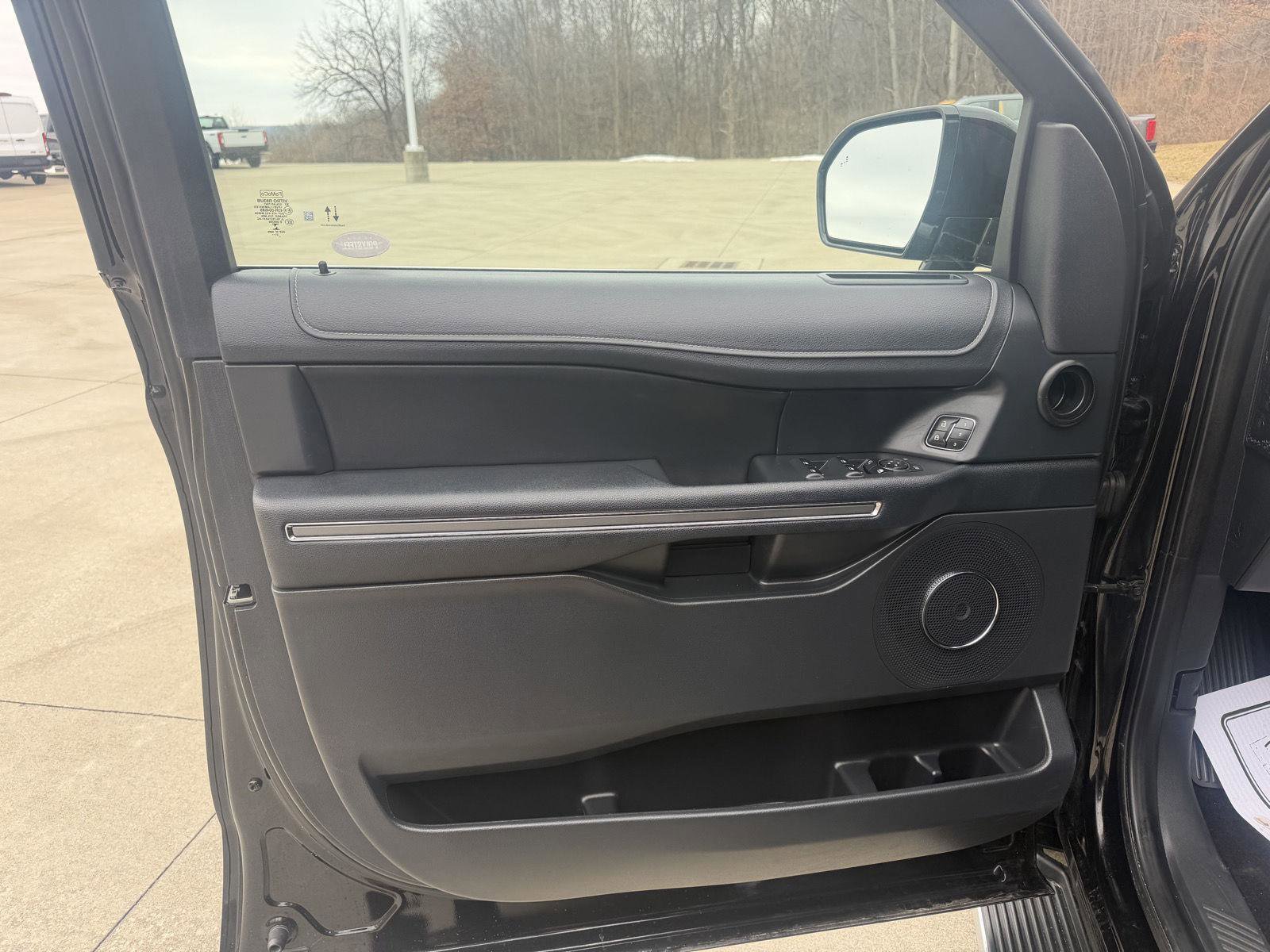 Used 2022 Ford Expedition Max XLT image 12