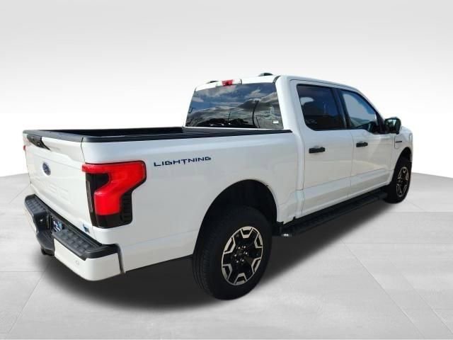 Used 2023 Ford F150 Lightning XLT image 3