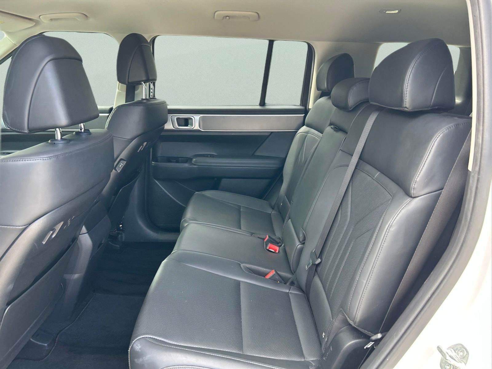 Used 2025 Hyundai Santa Fe SEL AWD/4WD image 10