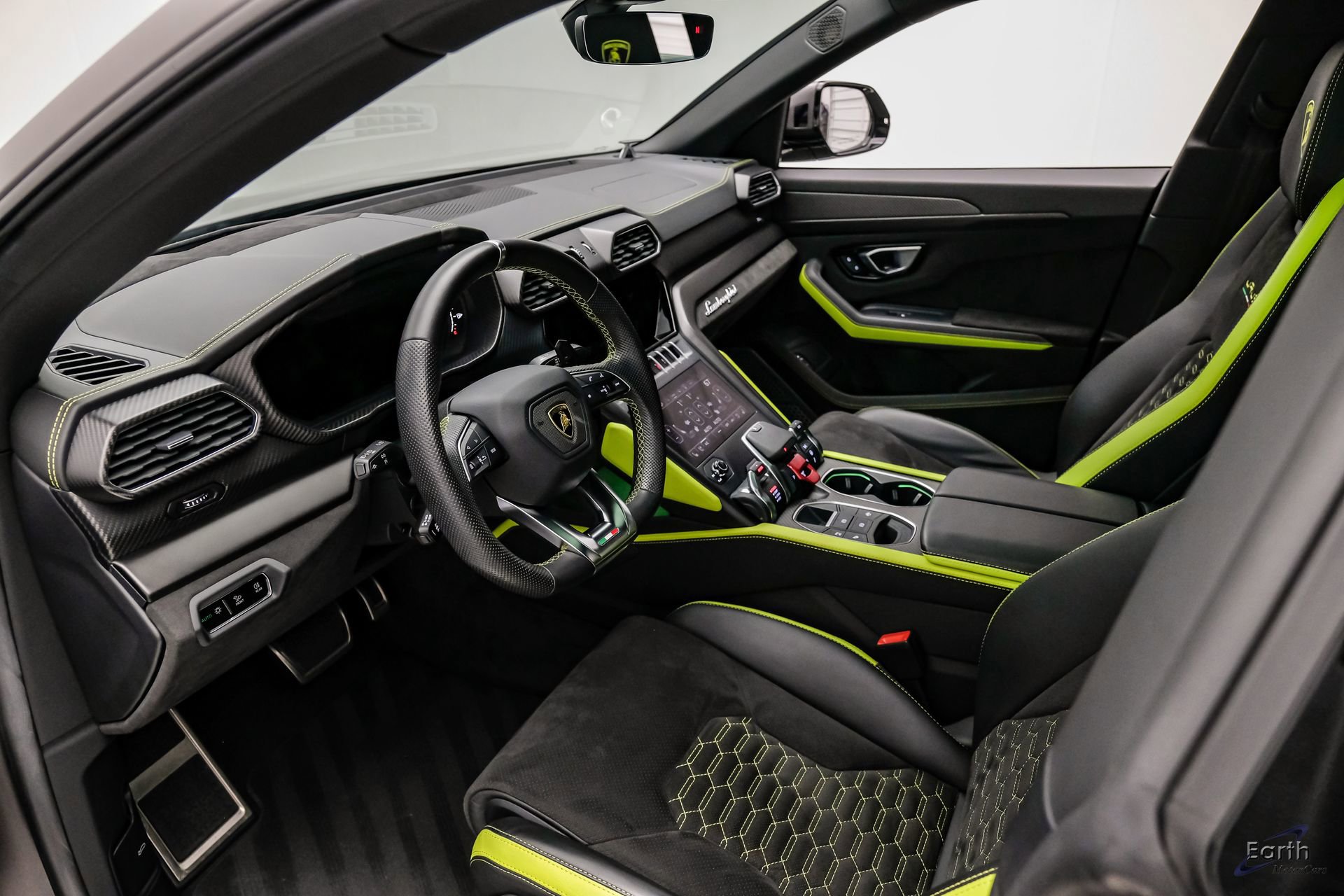 Used 2022 Lamborghini Urus AWD/4WD image 2