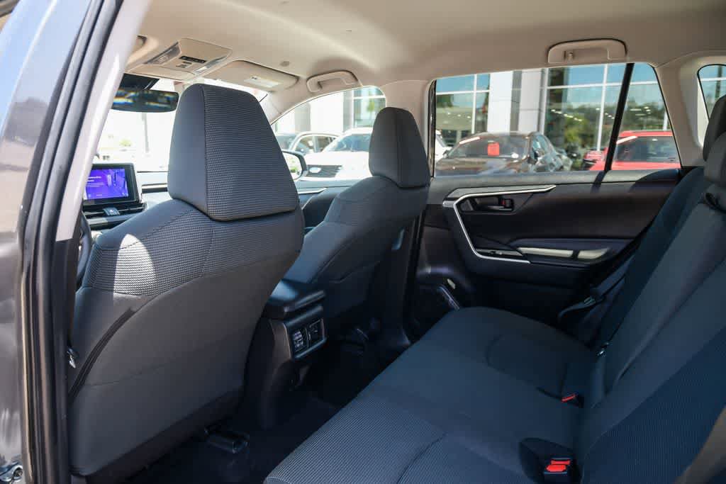 Used 2024 Toyota RAV4 LE FWD image 17