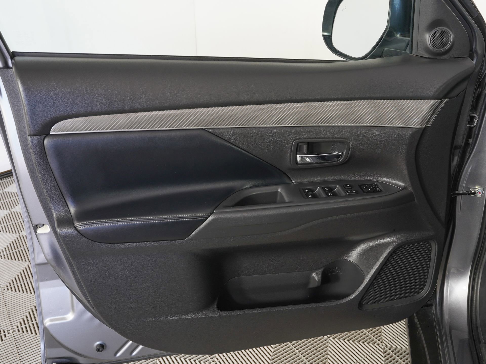 Used 2020 Mitsubishi Outlander SEL image 16