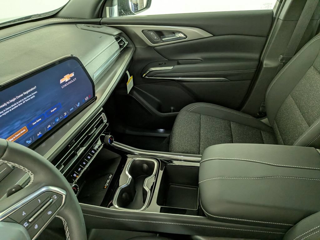 New 2026 Chevrolet Traverse LT w/ Driver Confidence Package AWD/4WD image 26