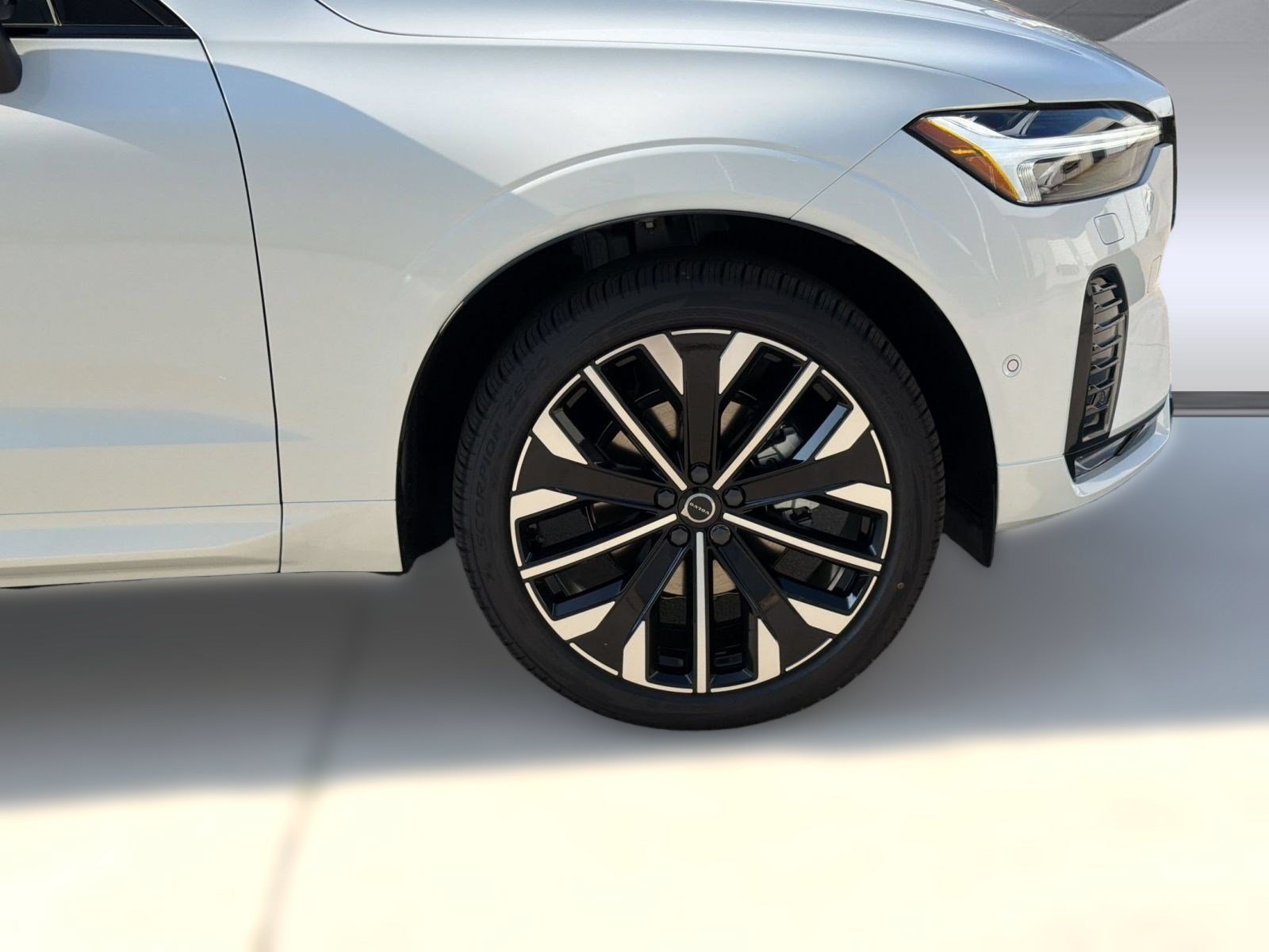 New 2026 Volvo XC60 B5 Ultra w/ Protection Package Premier AWD/4WD image 12