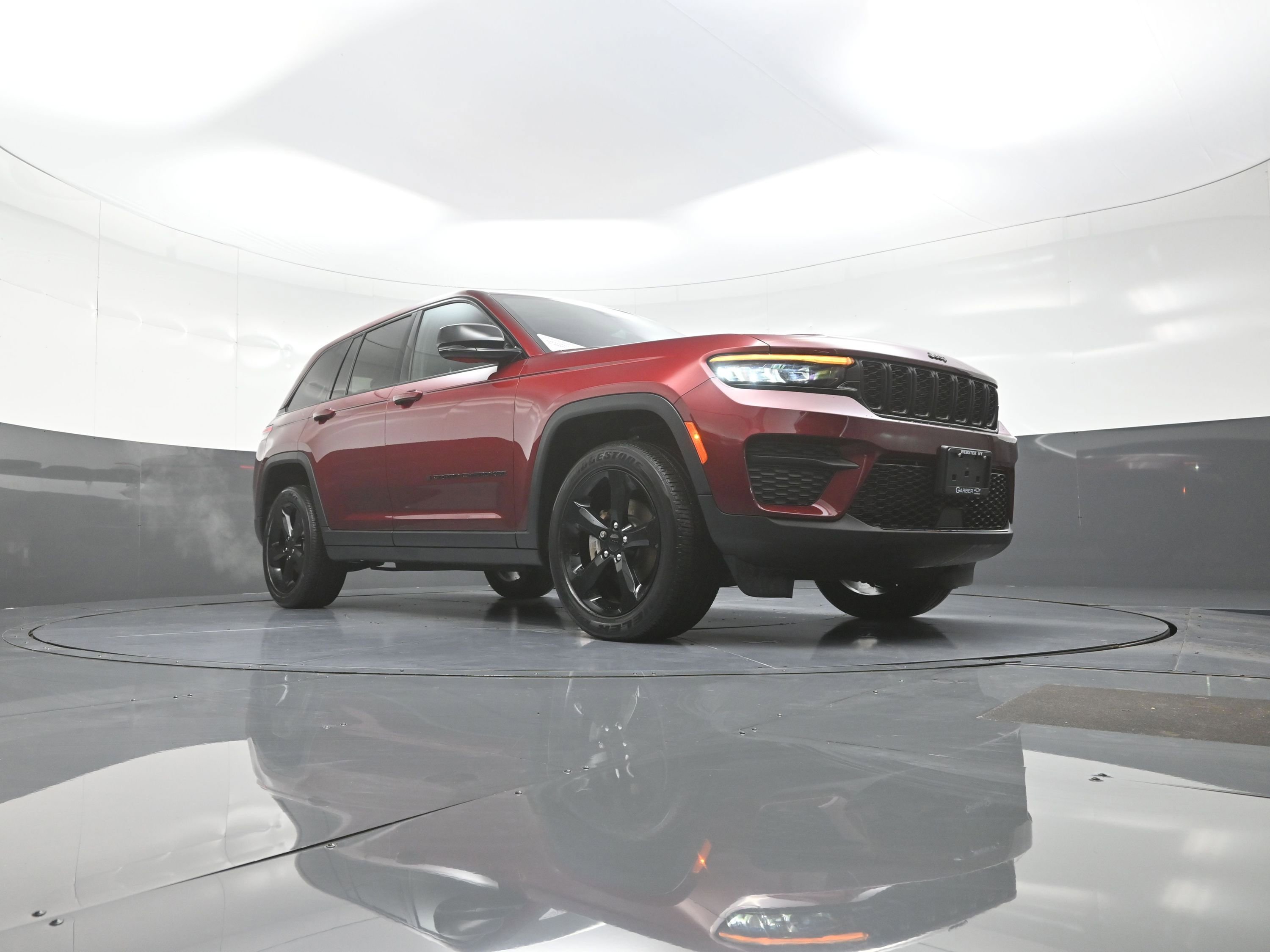 Used 2023 Jeep Grand Cherokee Altitude image 9